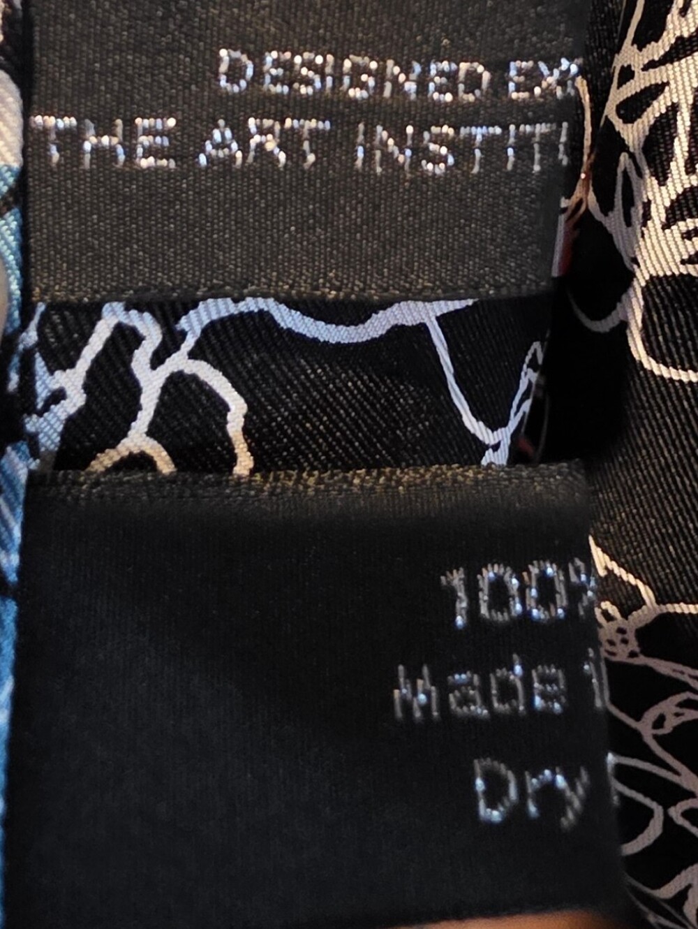 The Art Institute of Chicago 100% Silk Floral Art Scarf – Rare Museum Exclusive - Picture 3 of 5